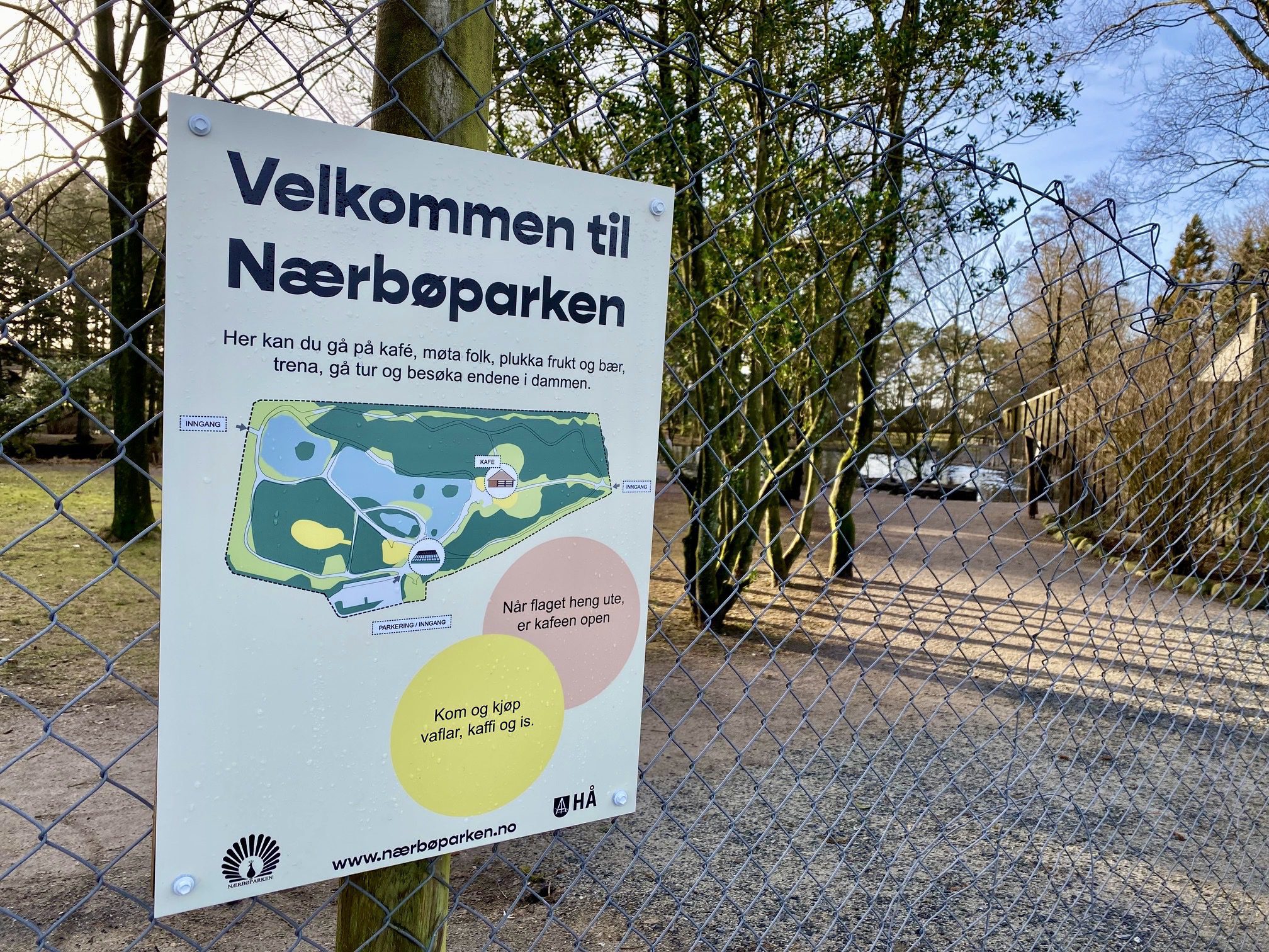 Skilt ved inngangen til Nærbøparken på Nærbø