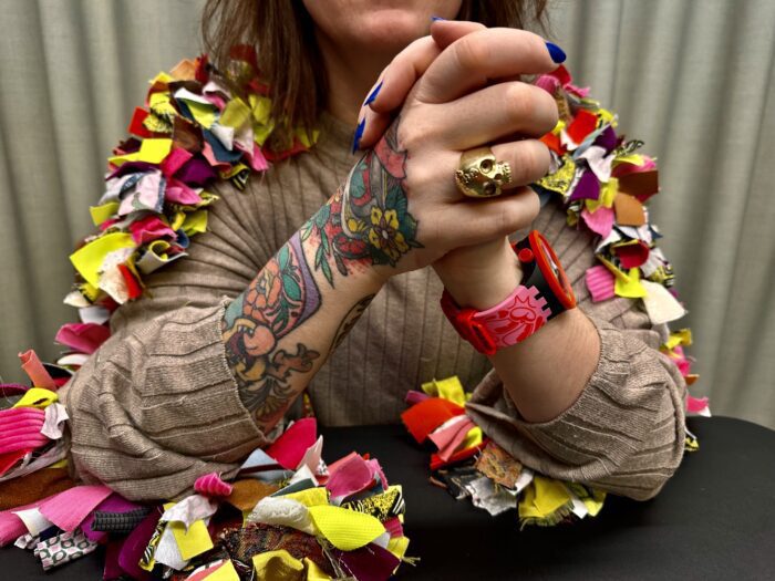 Anette Gunstensen med ring laget hos Jæren Gull & Sølvsmie på Bryne