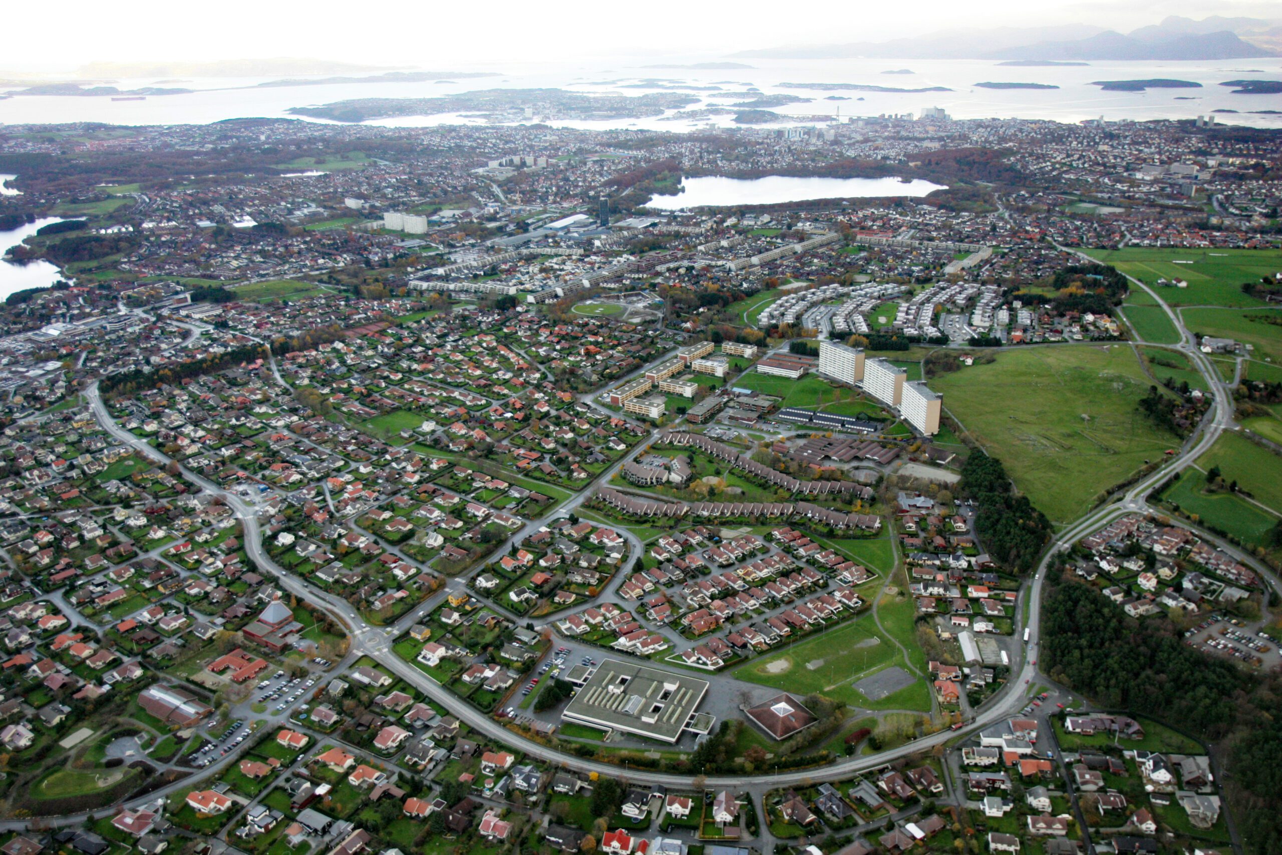 Flyfoto over Stavanger med boligområder – er dette et typisk jærlandskap?