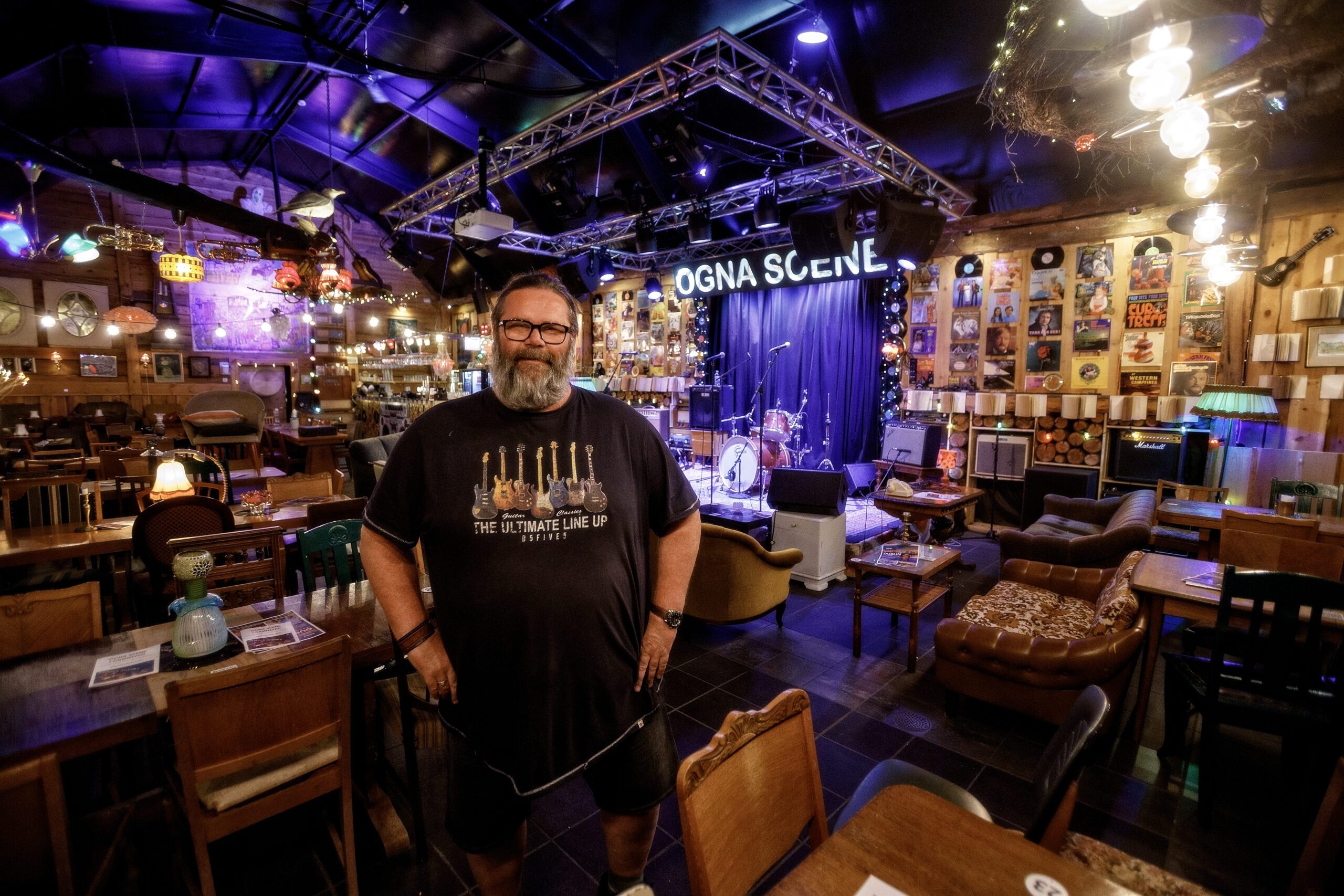 Eier Hans Berge Stokkeland i lokalet på Ogna Scene, ett av flere eventlokaler i Stavanger med særpreg.